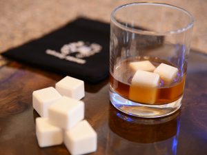 Whiskey stones – Cold cubes for drinks - 1