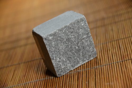 Dlažební mramorová kostka 6″ řezaná šedá